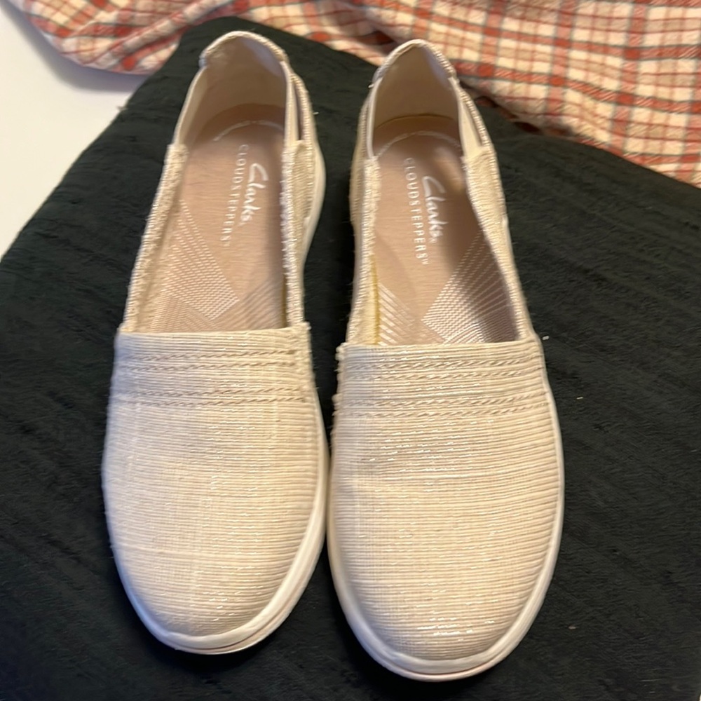 Clarks cloud steppers slip in’s. Size 6 medium